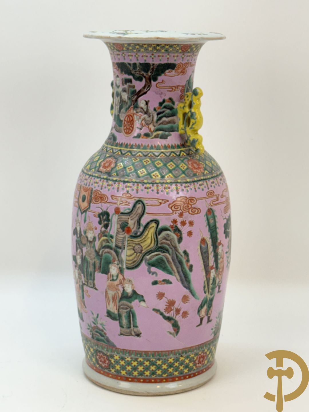 Chinese porseleinen meerkleurige vaas met decor van wijsgeren in landschap