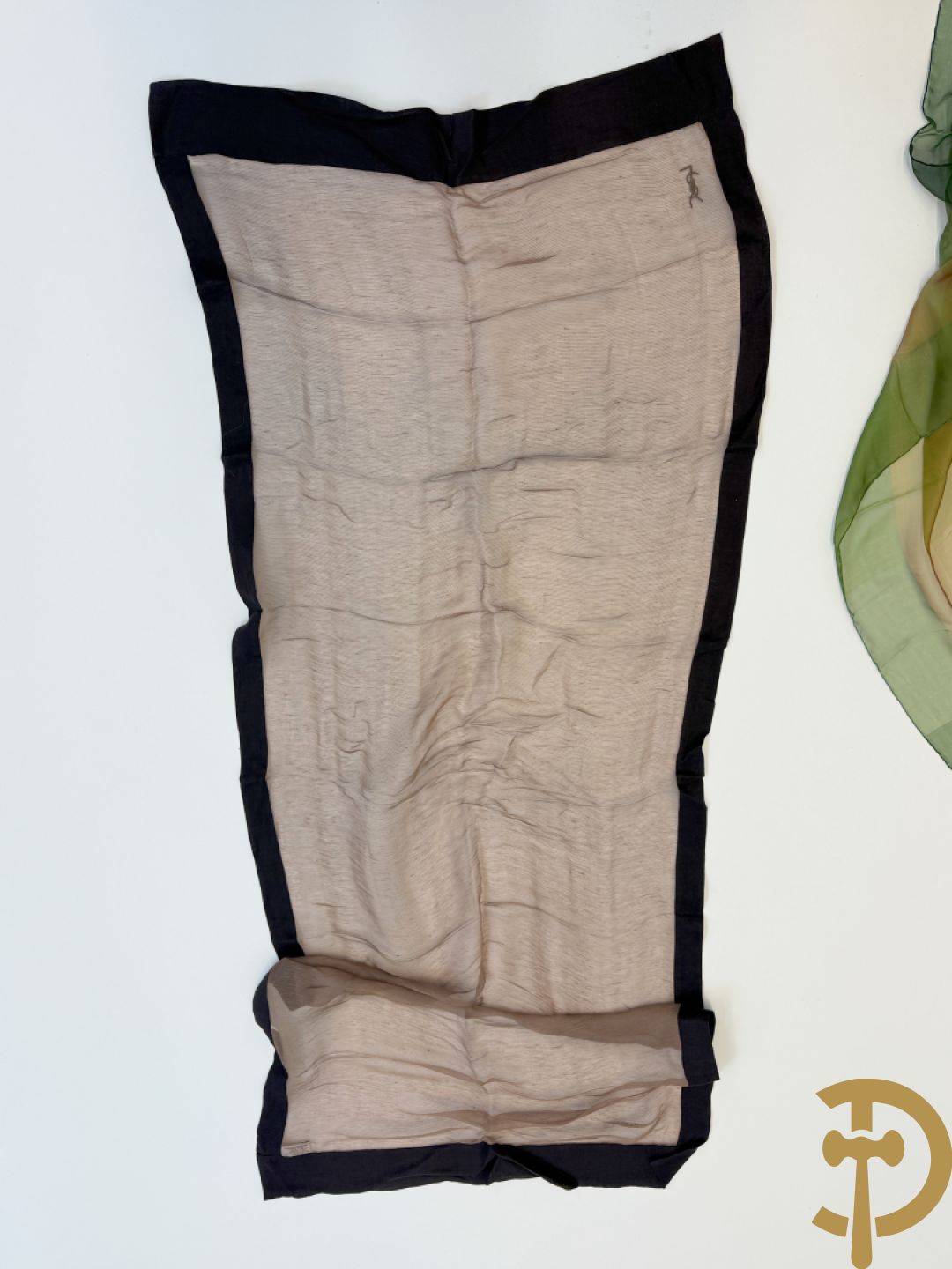 Vier foulards Yves Saint Laurent (nooit gedragen komt uit winkel restant)