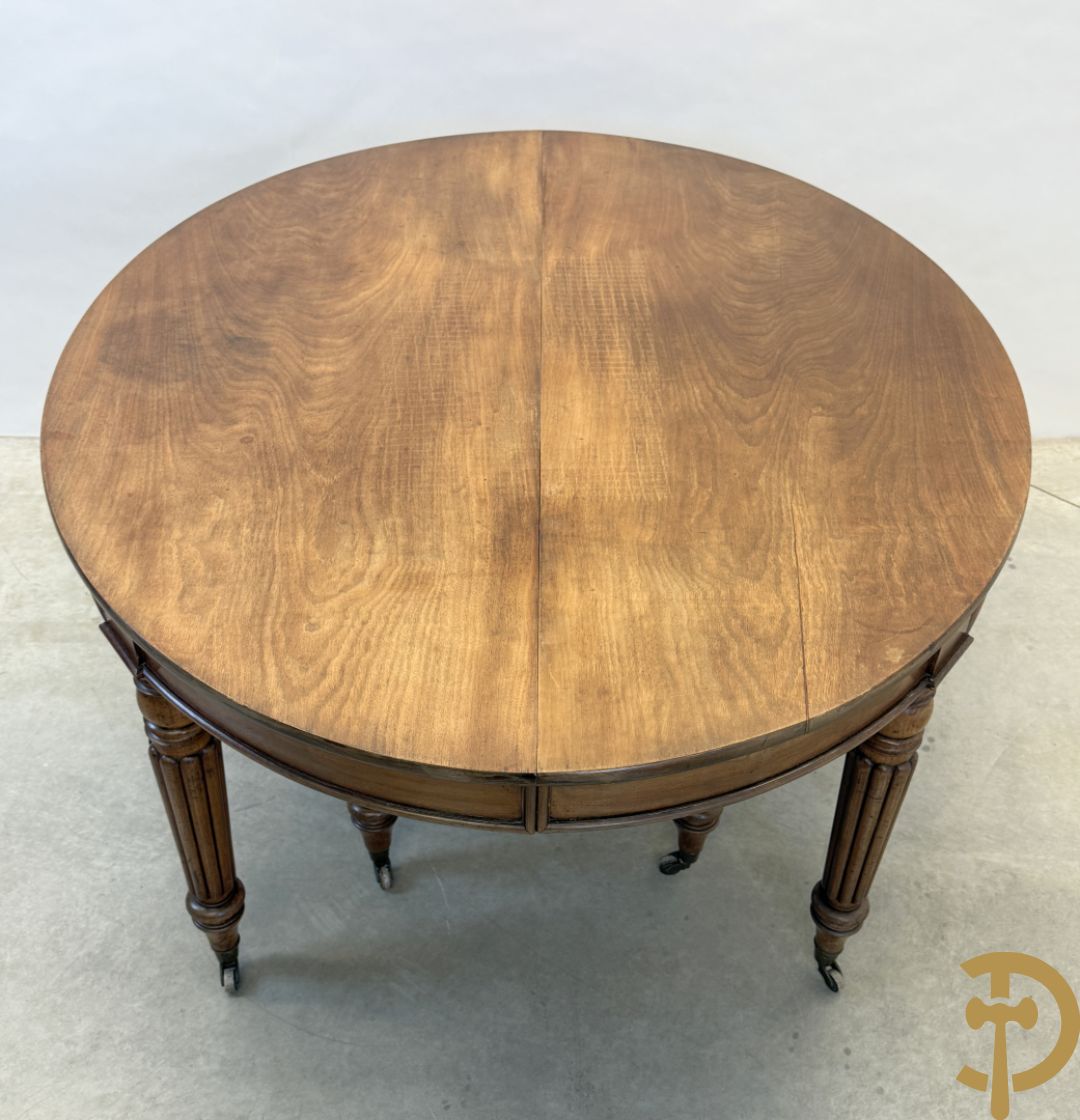 Mahoniehouten uittrekbare coulissetafel op 8 poten (met extra verlengstuk)