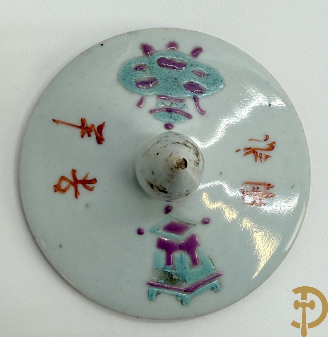 Chinese porseleinen dekselpotiche met antiquiteitendecor
