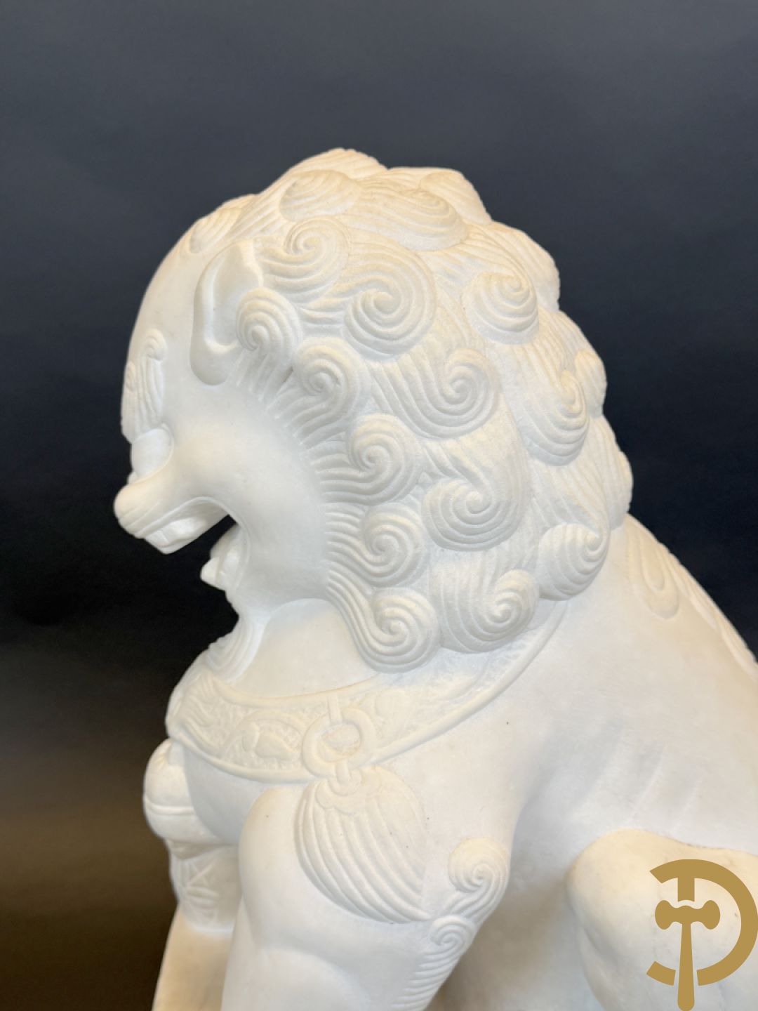 Paar handgesculpteerde marmeren fo-honden