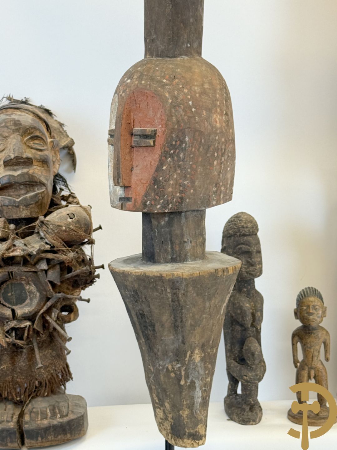 Afrikaanse sculpturen en maskers w.o. Sangye, Dogon, Lega