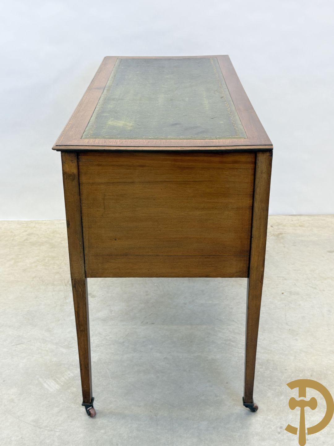 Engelse mahoniehouten opschiktafel met 4 lades op hoge pootjes