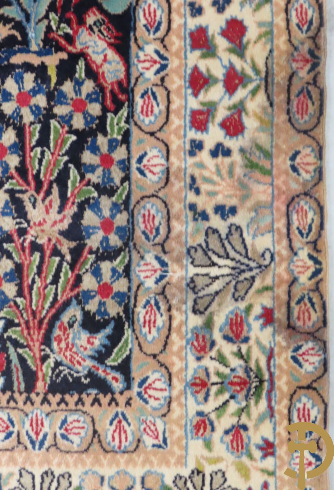 Oosters handgeknoopt tapijt Heriké met decor van amforen , bloemen en vogels