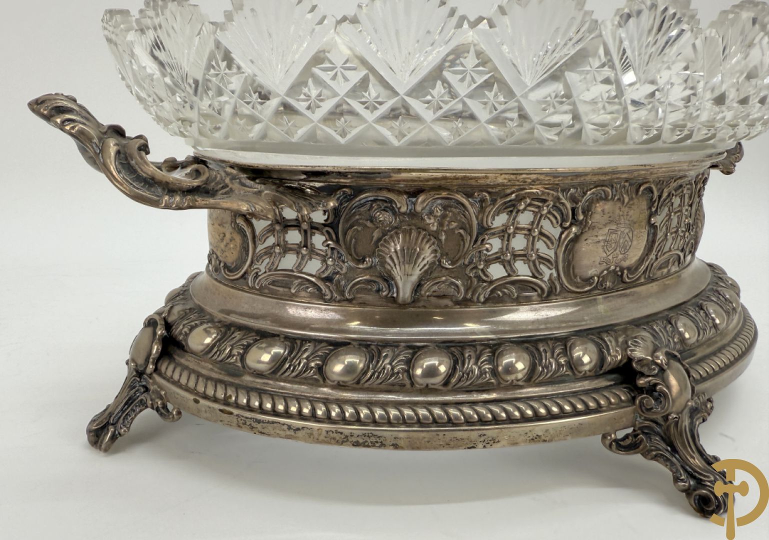 Massief zilveren ovale milieu de table met kristallen coupe