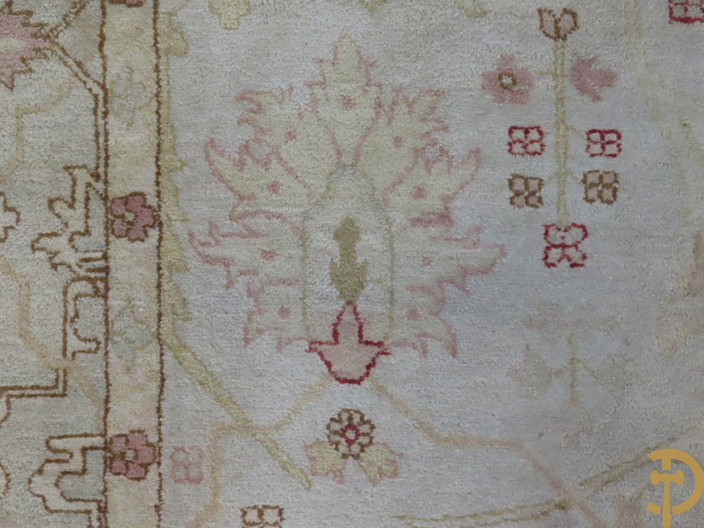 Oosters handgeknoopt tapijt met bloemenpatronen op beige fond, Oushak