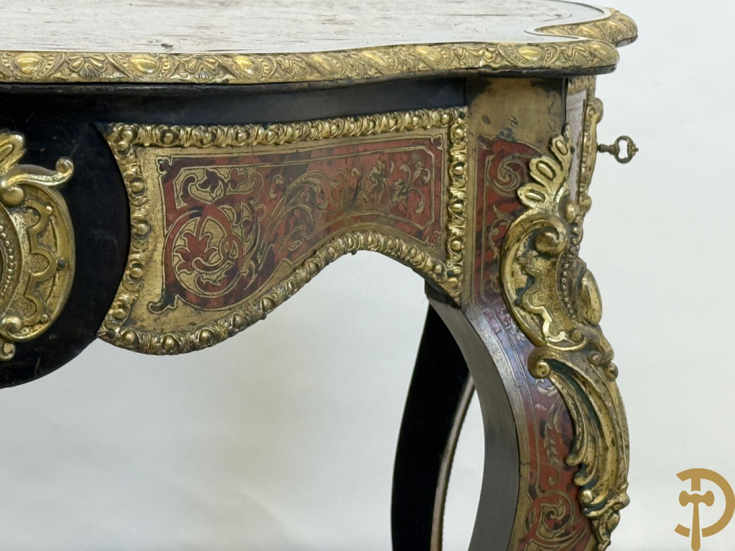 Boulle tafel met lade, Napoleon III, met mooi koperinleg en bronzen ornamenten, 19e