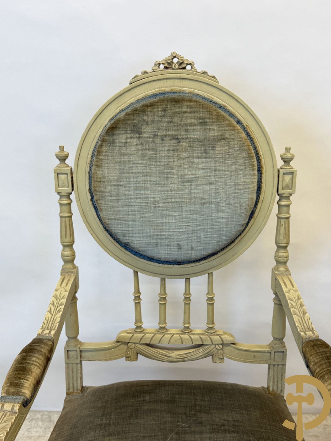 Louis XVI salonensemble bestaande uit canapé, 2 armzetels, 2 stoelen en salontafel