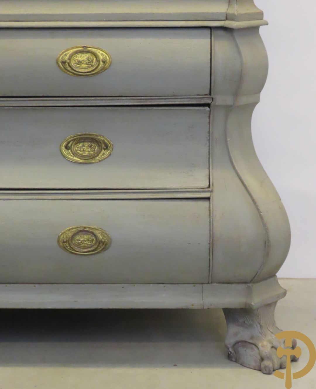 Hollands eiken beschilderd kabinet met 2 deuren bovenaan en 3 lades onderaan