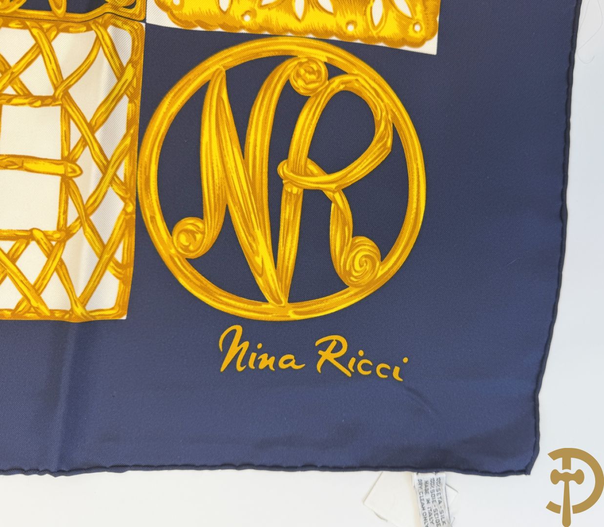 Vier foulards Nina Ricci (nooit gedragen komt uit winkel restant)