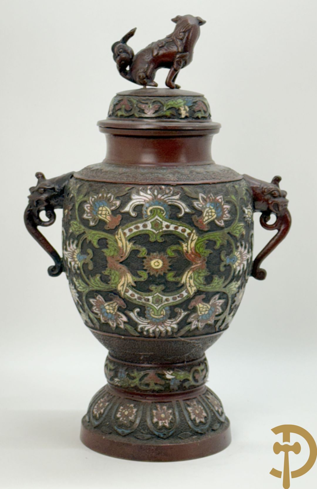 Japanse cloisoné vaas met fo-hond en bloemenmotieven