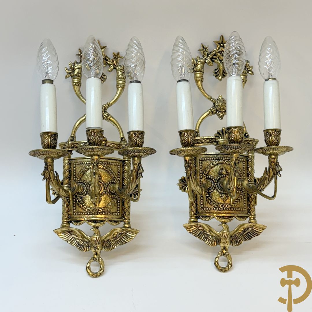 Bronzen vergulde luchter met gevleugelde fee en 12 armen + paar 3 armige applieken