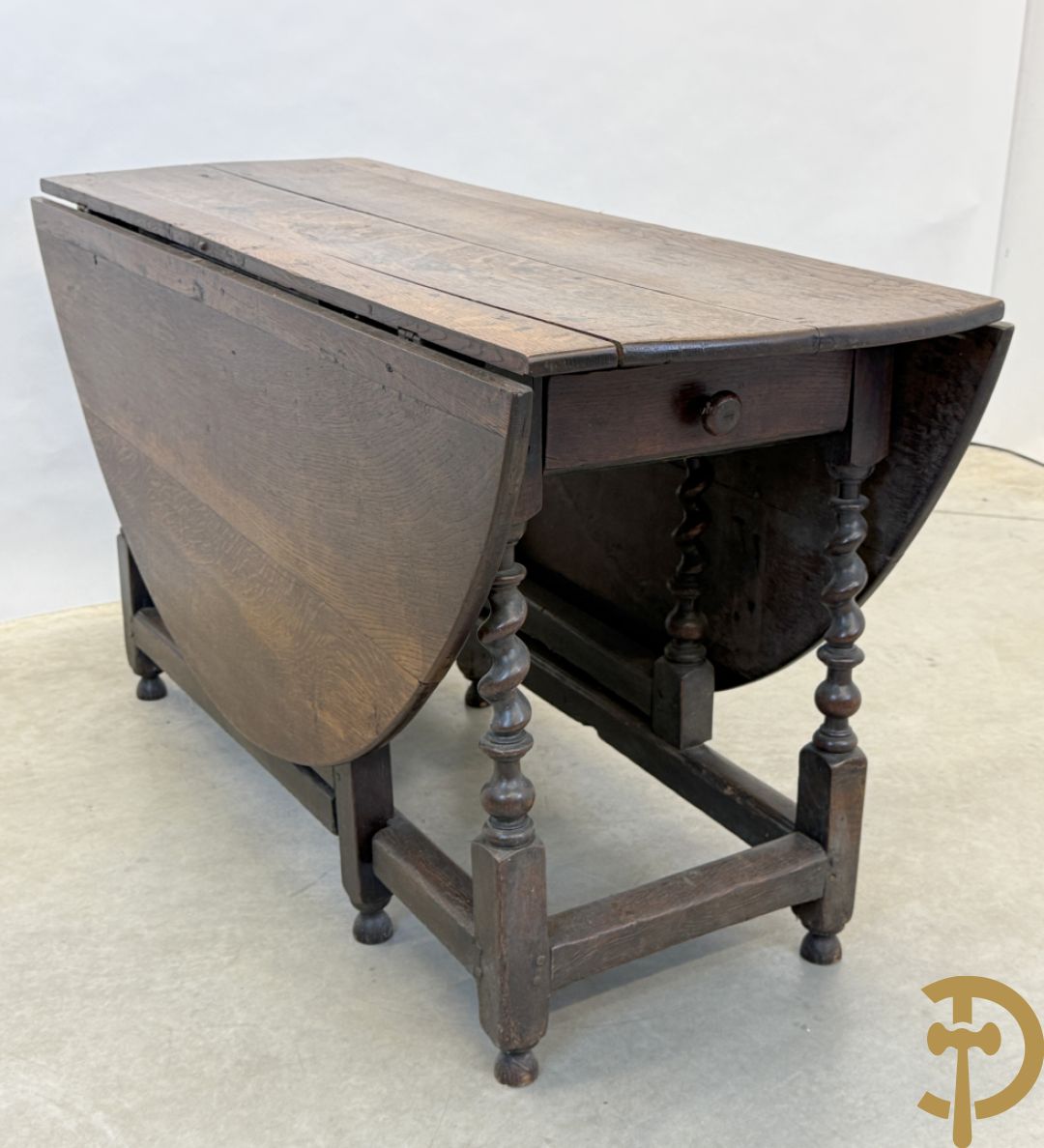 Massief eiken Engelse gateleggtafel met lade op getorste poten