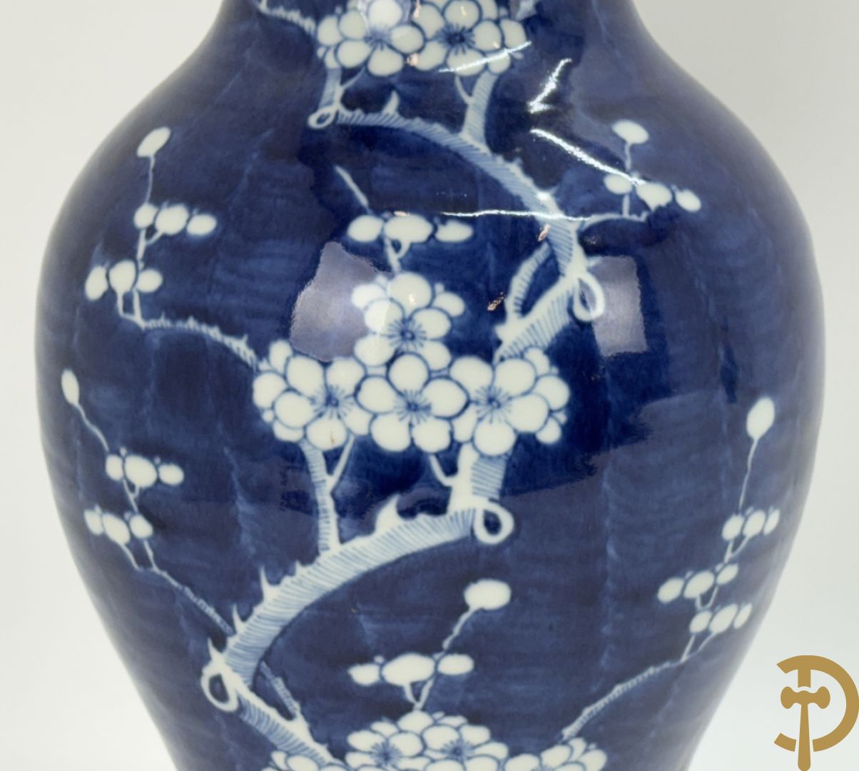 Chinese porseleinen blauw/wit vaas met decor van bloemen op tak