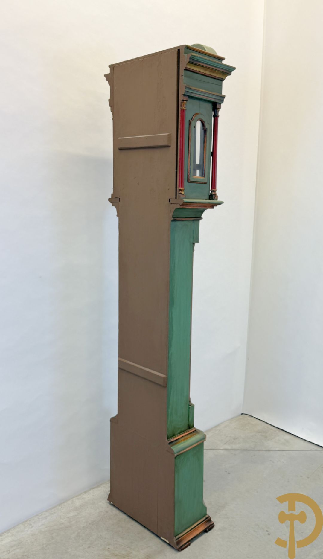 Beschilderde Engelse mahoniehouten grootvadersklok - deur met bloementafereel, getekend G. Peters Flensburg