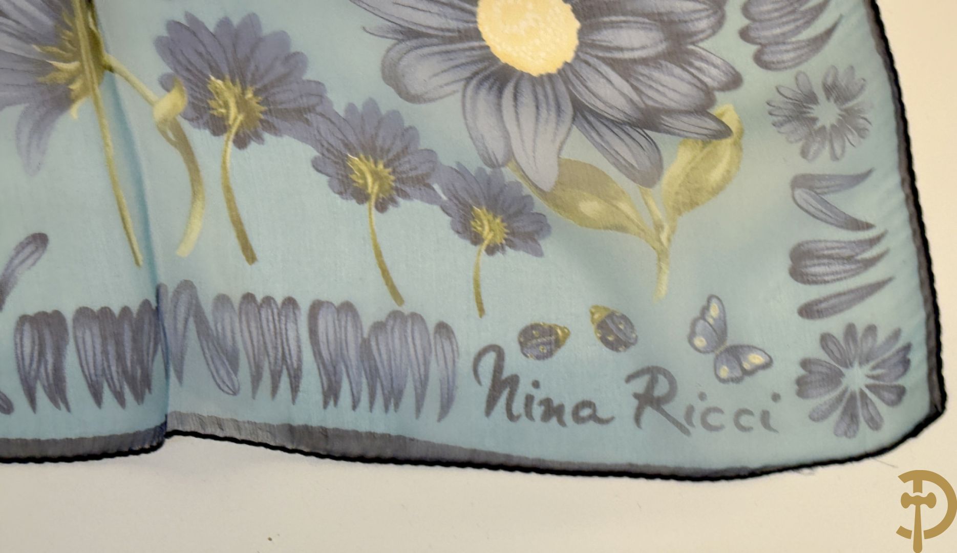 Vier foulards Nina Ricci (nooit gedragen komt uit winkel restant)