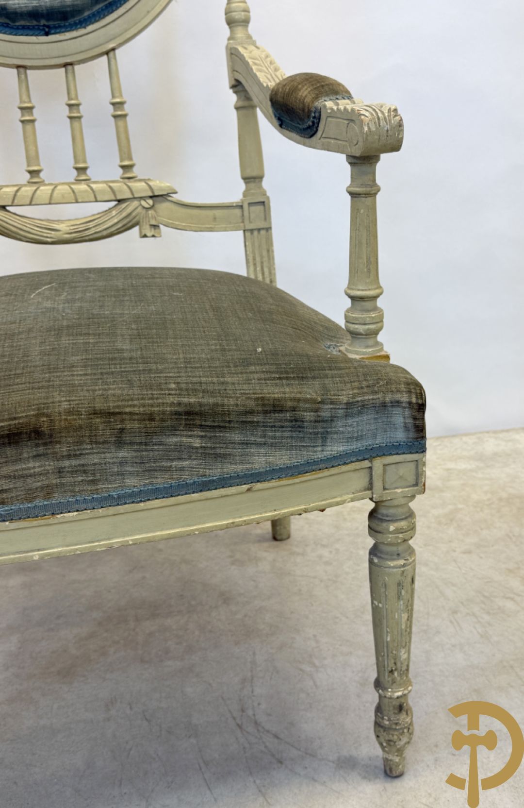 Louis XVI salonensemble bestaande uit canapé, 2 armzetels, 2 stoelen en salontafel