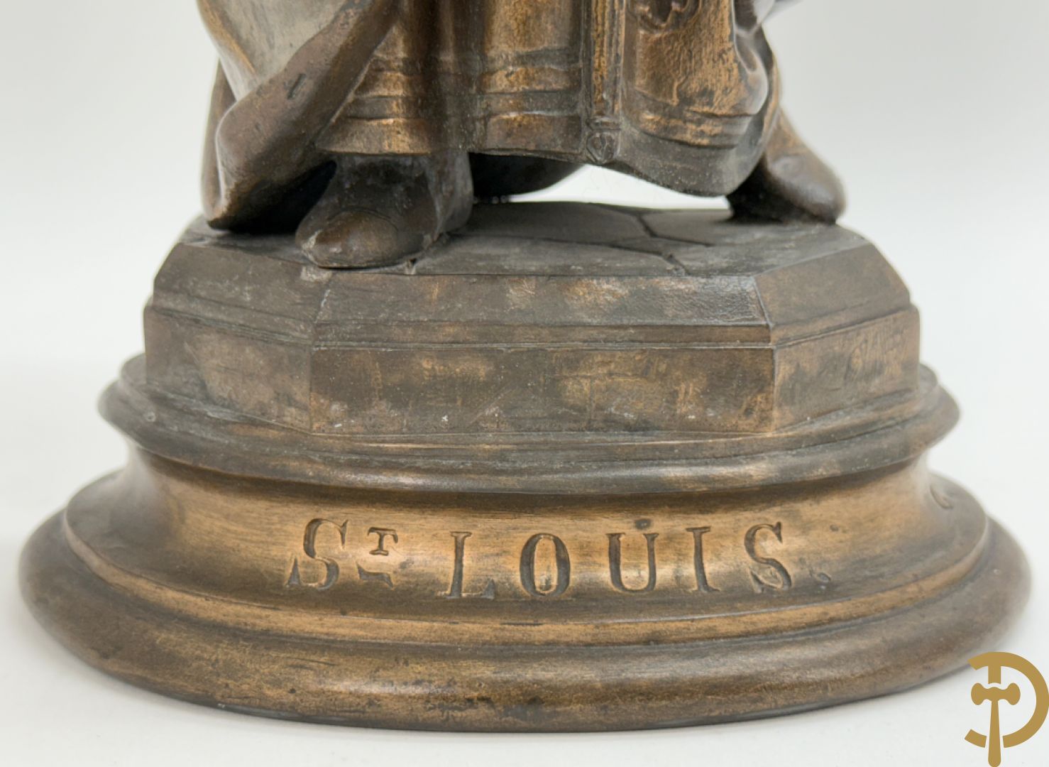 Verguld beeld van Sint-Louis in zamak