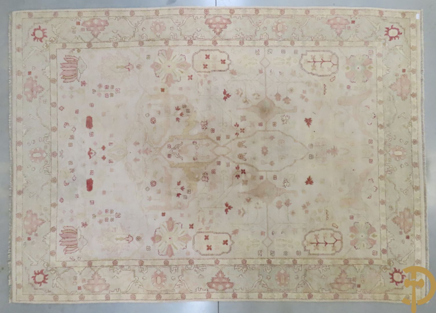 Oosters handgeknoopt tapijt met bloemenpatronen op beige fond, Oushak