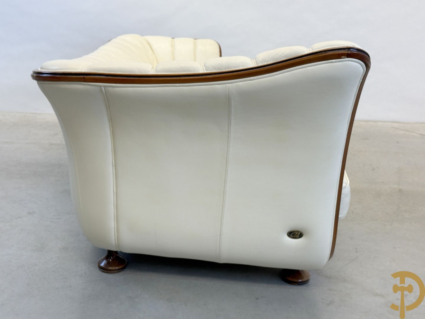 Wit lederen design zetel, Nieri getekend