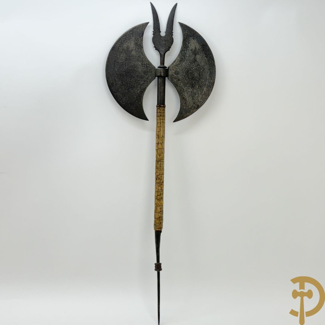 Ijzeren ceremoniële bewerkte dubbele Perzische Mahdist bijl of Tabar, 19e