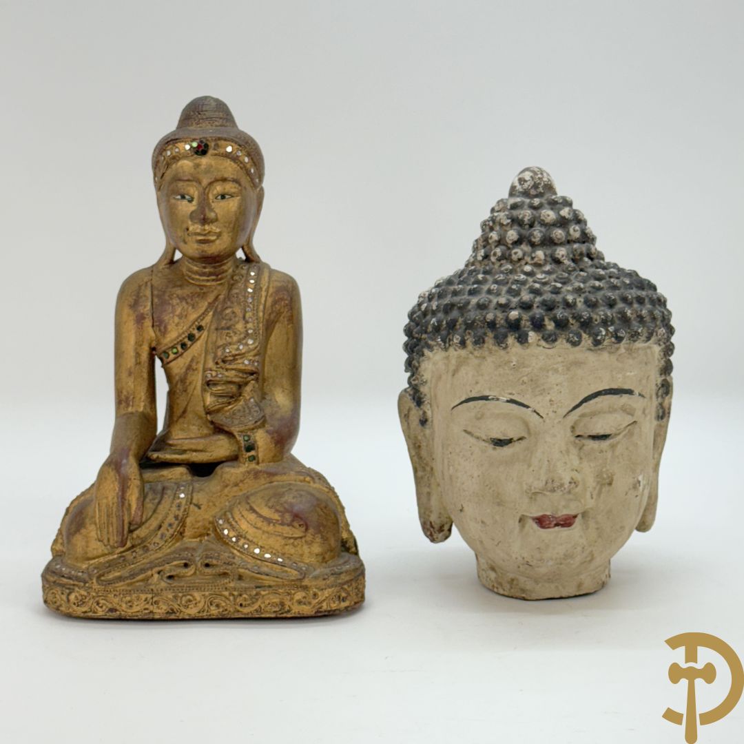 Handbeschilderd ijzeren boedhahoofd + vergulde houtgesculpteerde zittende boedha