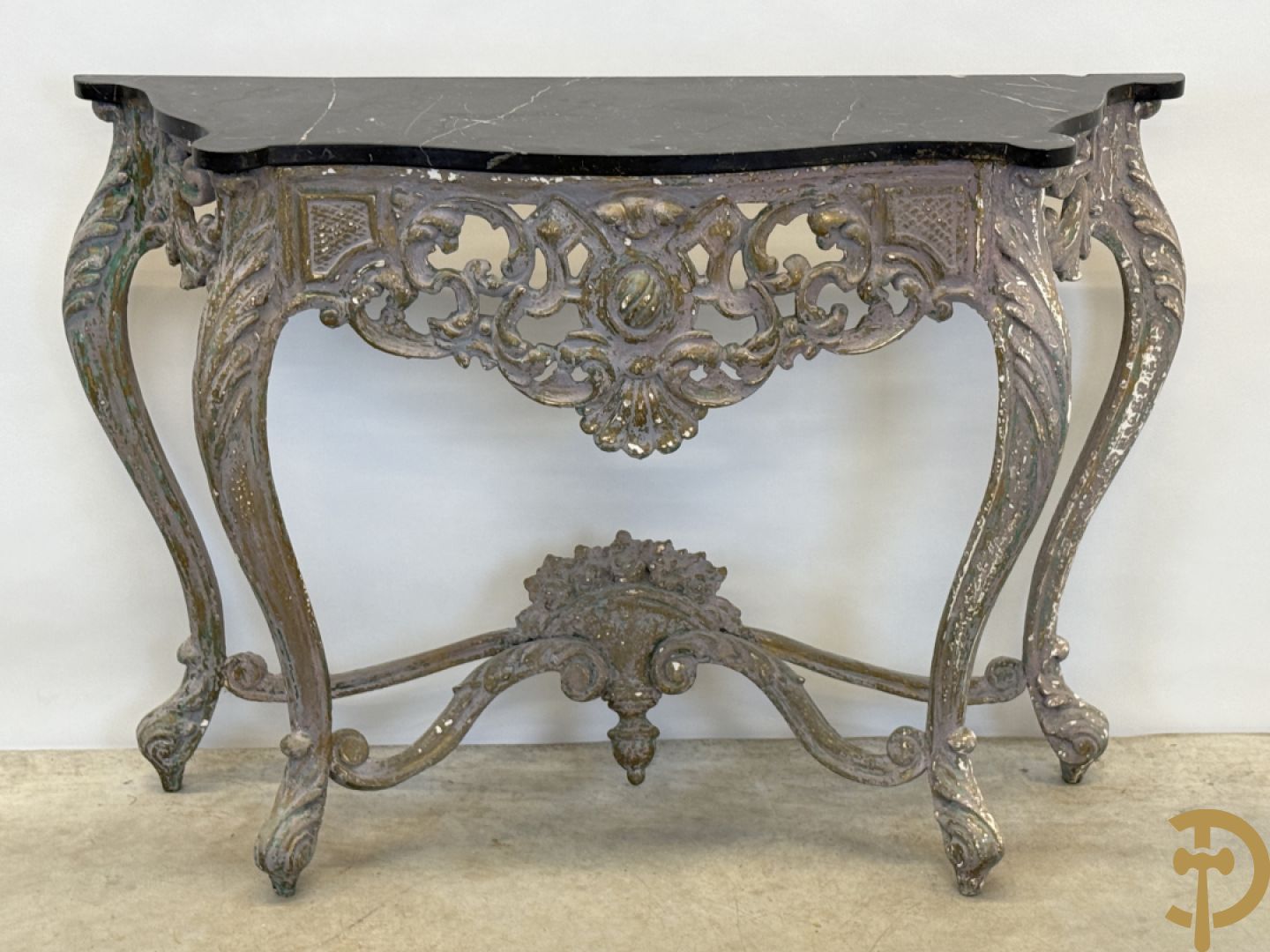 Gepatineerde Louis XV console met zwart marmeren blad