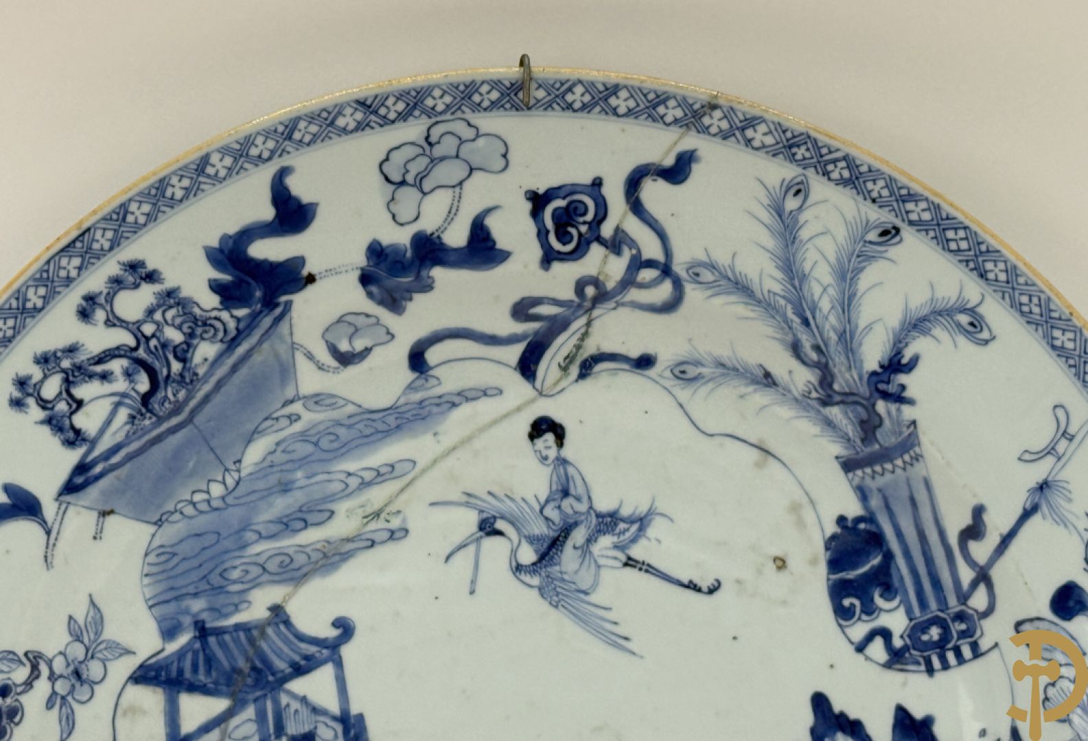 Chinese porseleinen schotel met planten- en vazenmotieven, 19e