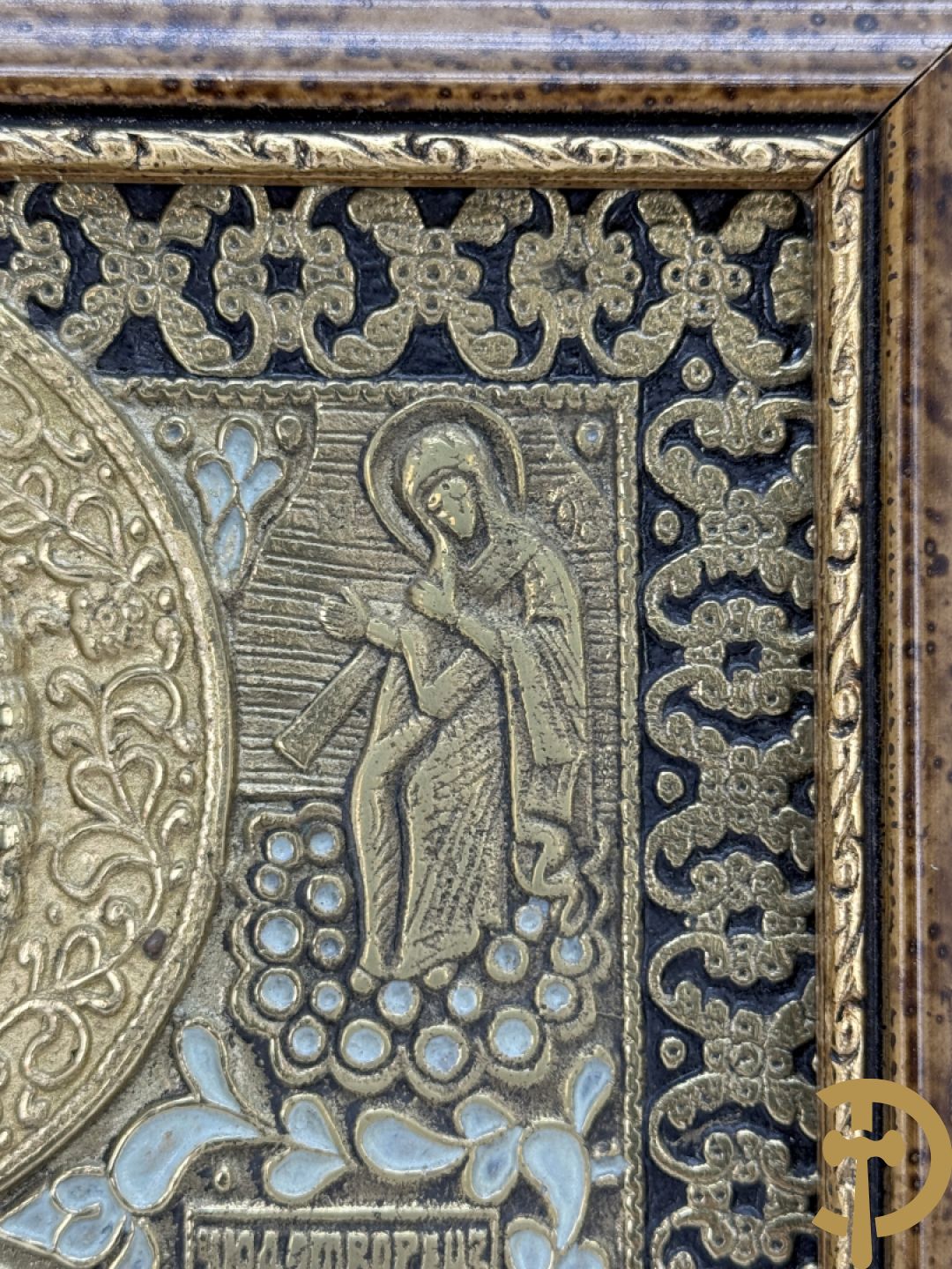 Russische koperen ikoon met voorstelling van Petrus met doek, deels geëmailleerd