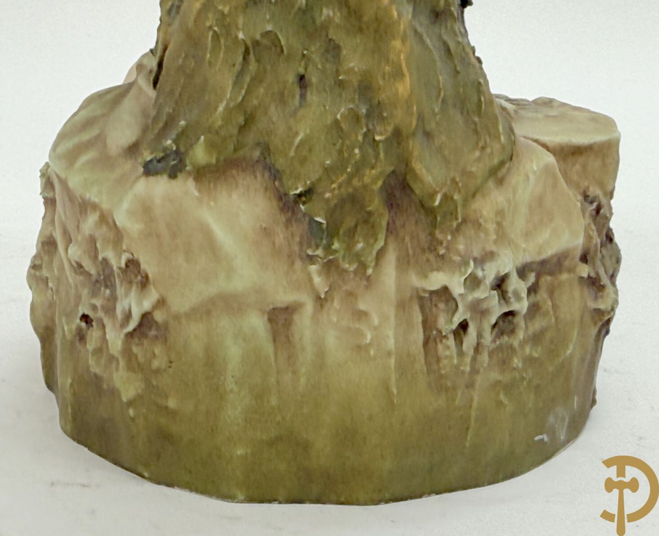 Herderspaar met ram in Royal Dux, onderaan gemerkt 351 en 352