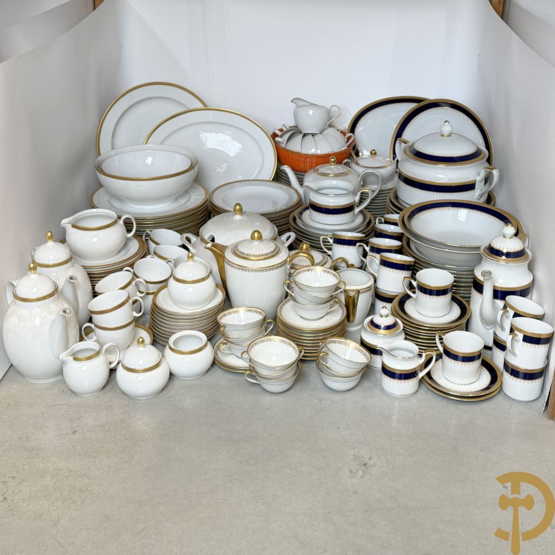 Wit porseleinen servies met vergulde rand, Eschenbach Germany + porseleinen servies met blauwe rand, Winterling Kirchenlamitz Bavaria