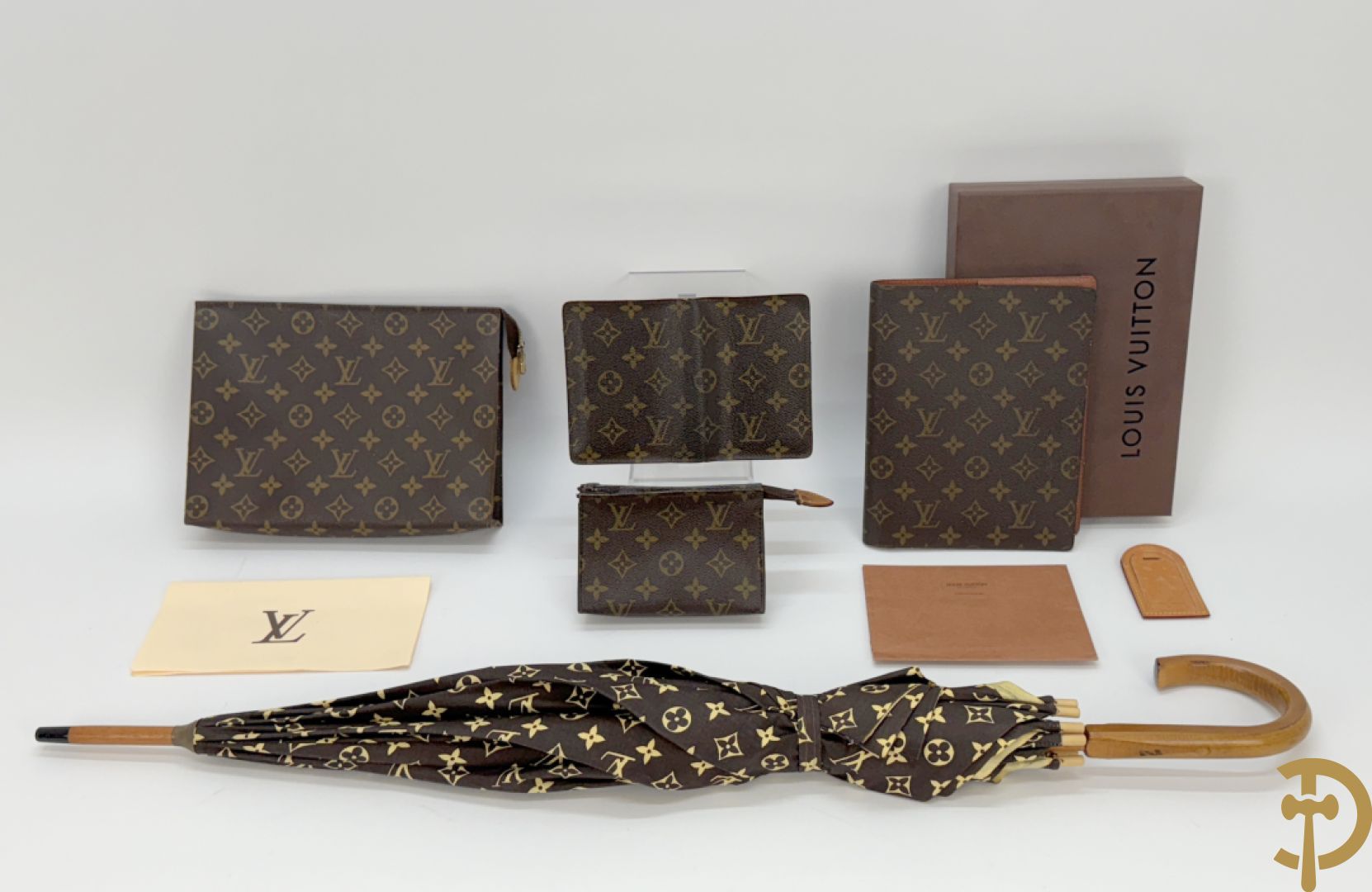 Grote en kleine toiletzak Louis Vuitton + agenda 2001  + portefeuille + tag + paraplu