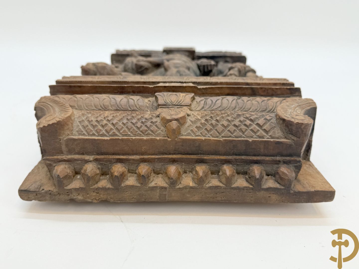 Houtgesculpteerd Aziatisch basrelief van ganesha