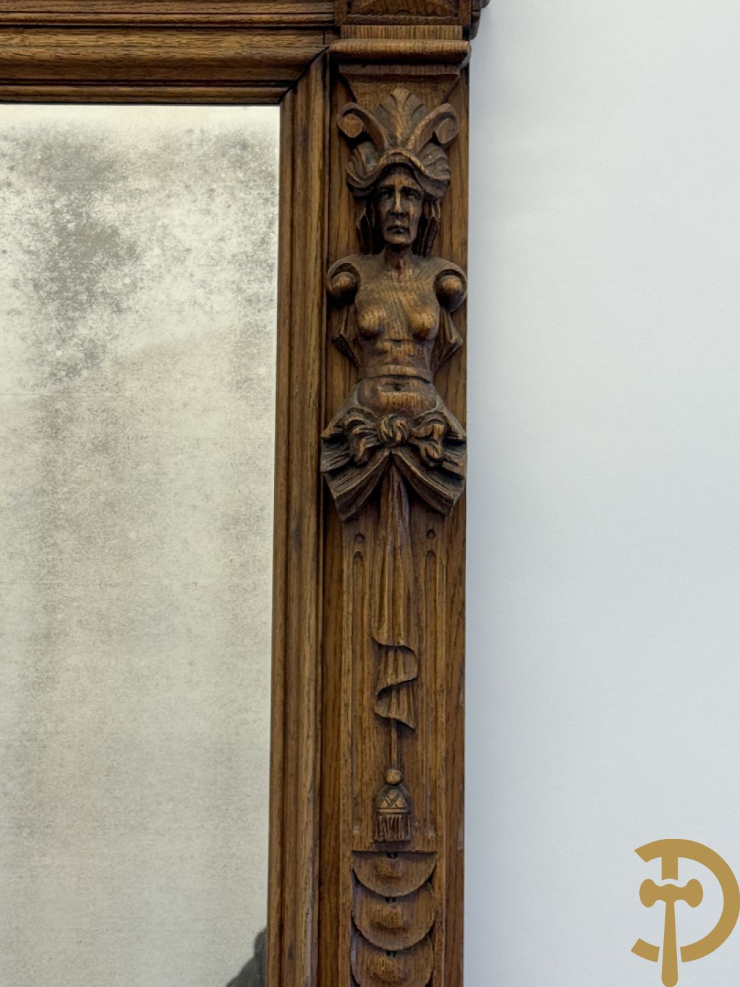 Massief eiken spiegel met knorrenlijst, hermen en Neo Renaissance sculptuur