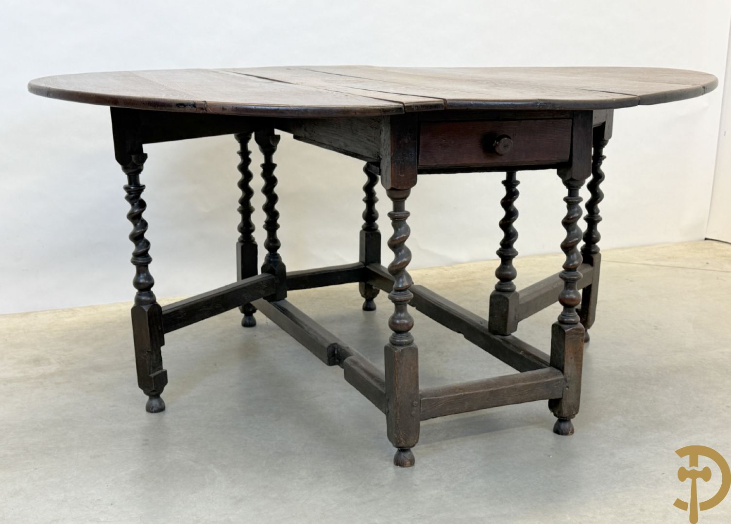 Massief eiken Engelse gateleggtafel met lade op getorste poten