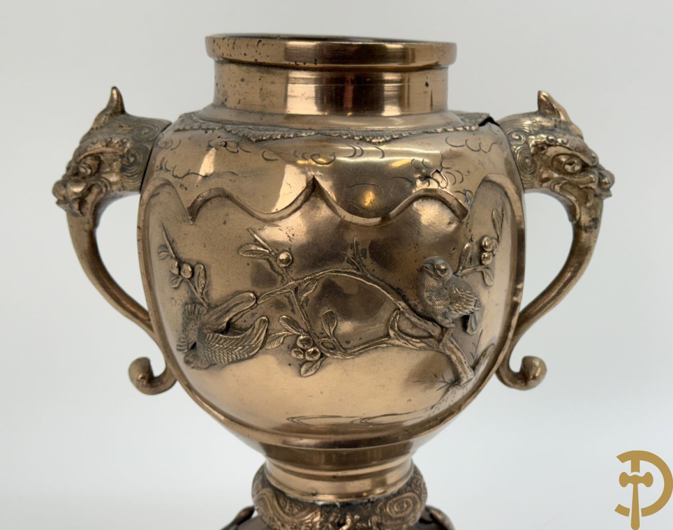 Vergulde bronzen Japanse brule parfum met vogelmotieven en bovenaan met slang bezet