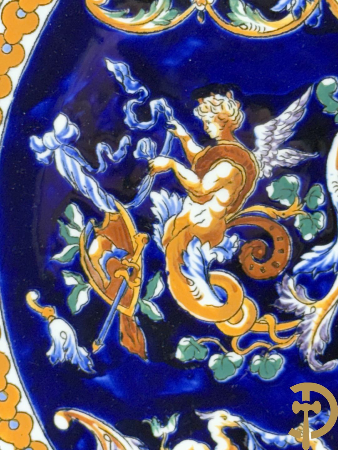 Gien schaal, 2 borden, coupe en 2 vazen met cupidodecor, decor 54