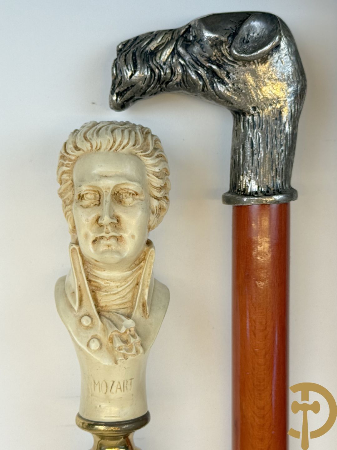 Verzameling wandelstokken met o.a. dierenhoofden en zilveren ornamenten