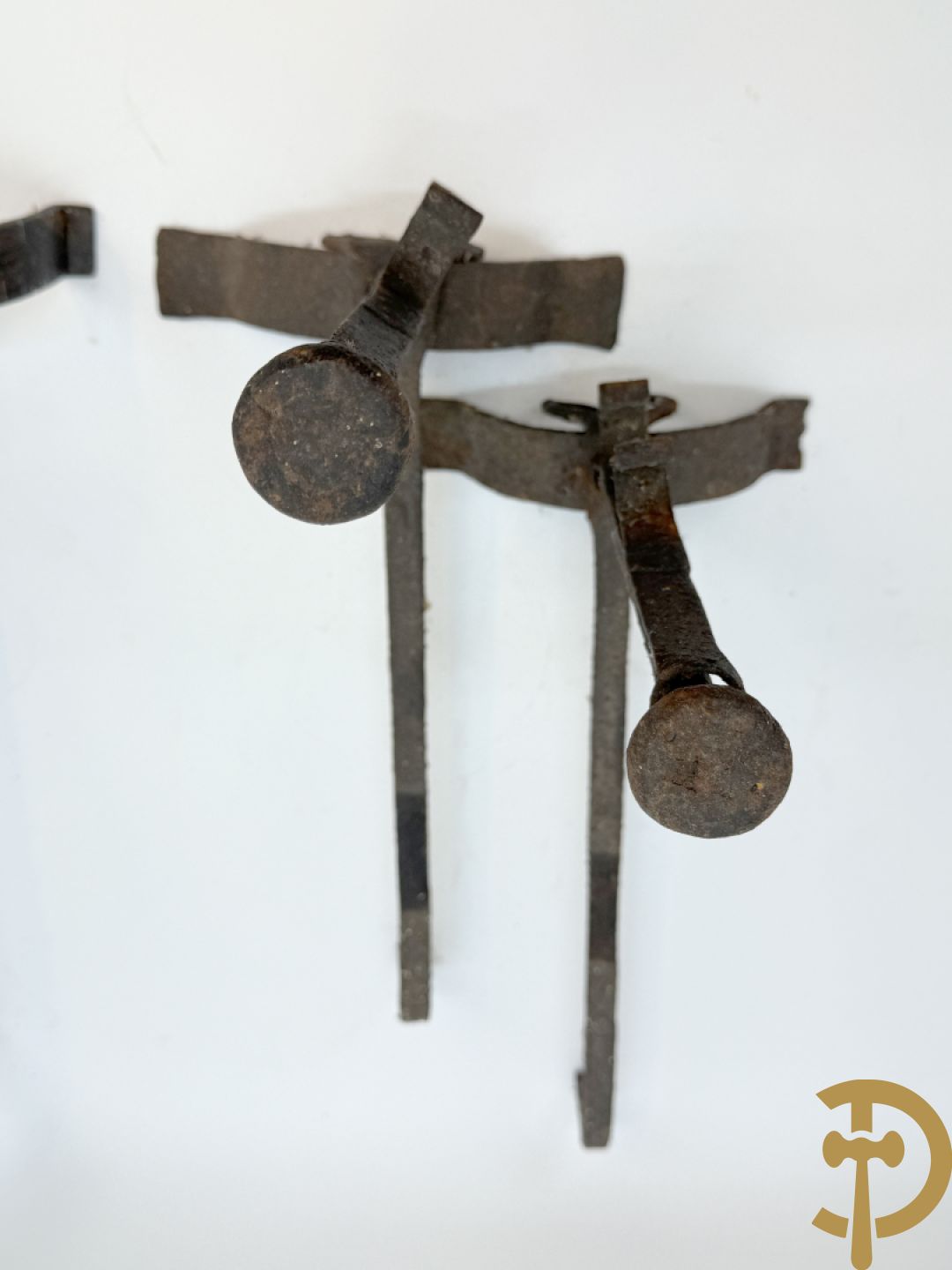 Twee paar 19e gietijzeren chenets