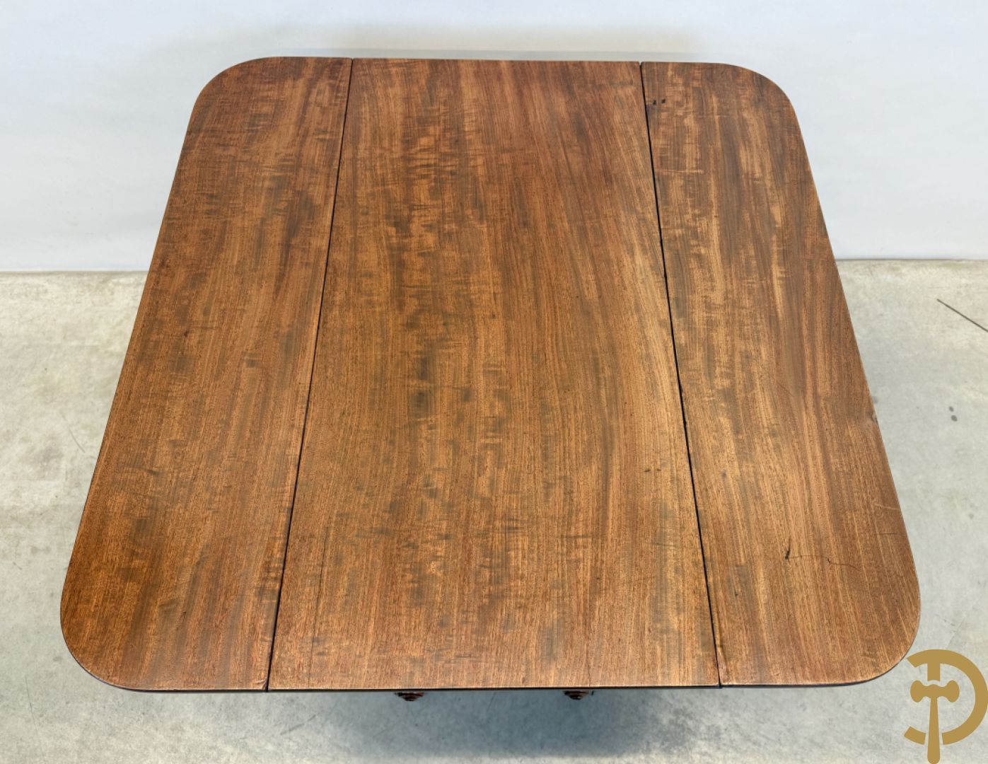 Engelse pembroketable met openflapbare zijkanten en lade - op vierpikkel