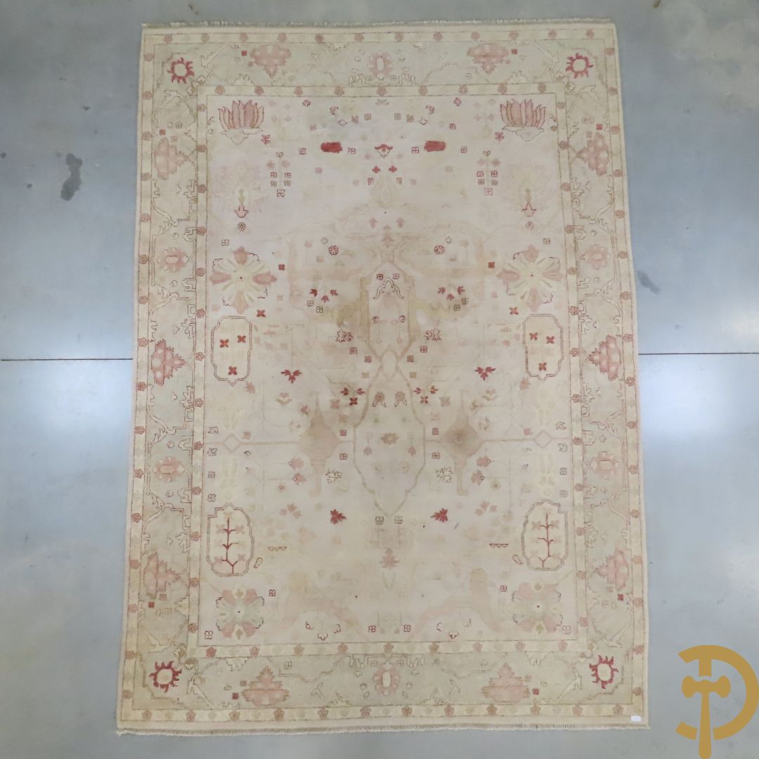 Oosters handgeknoopt tapijt met bloemenpatronen op beige fond, Oushak