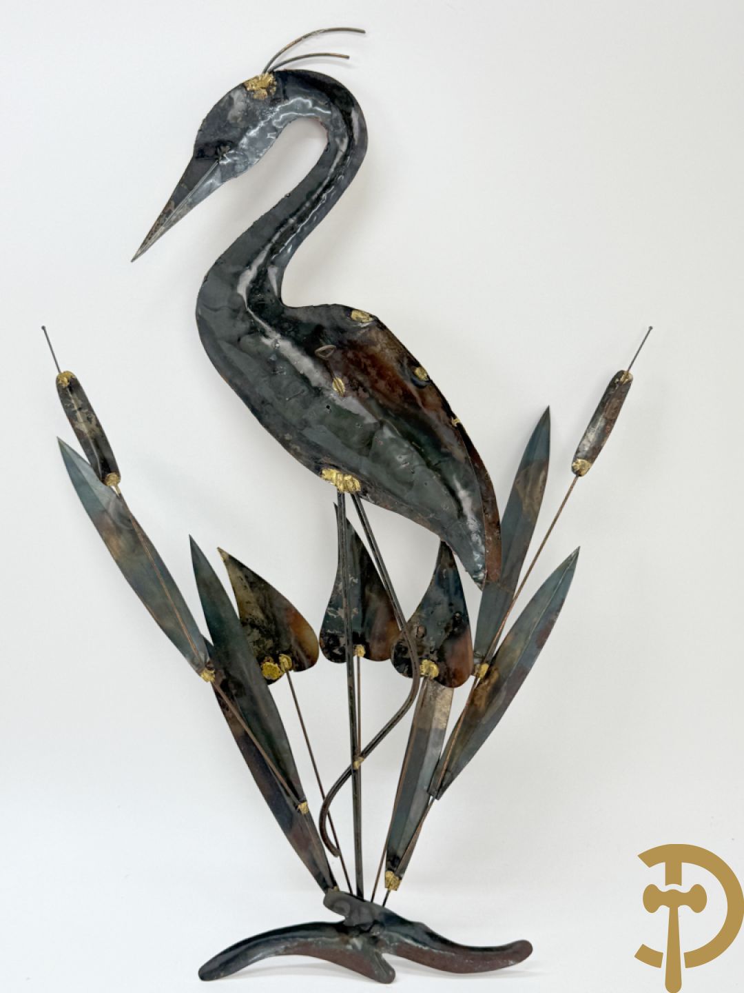 Paar vergulde metalen basreliefs met ooievaars en lisdoddes