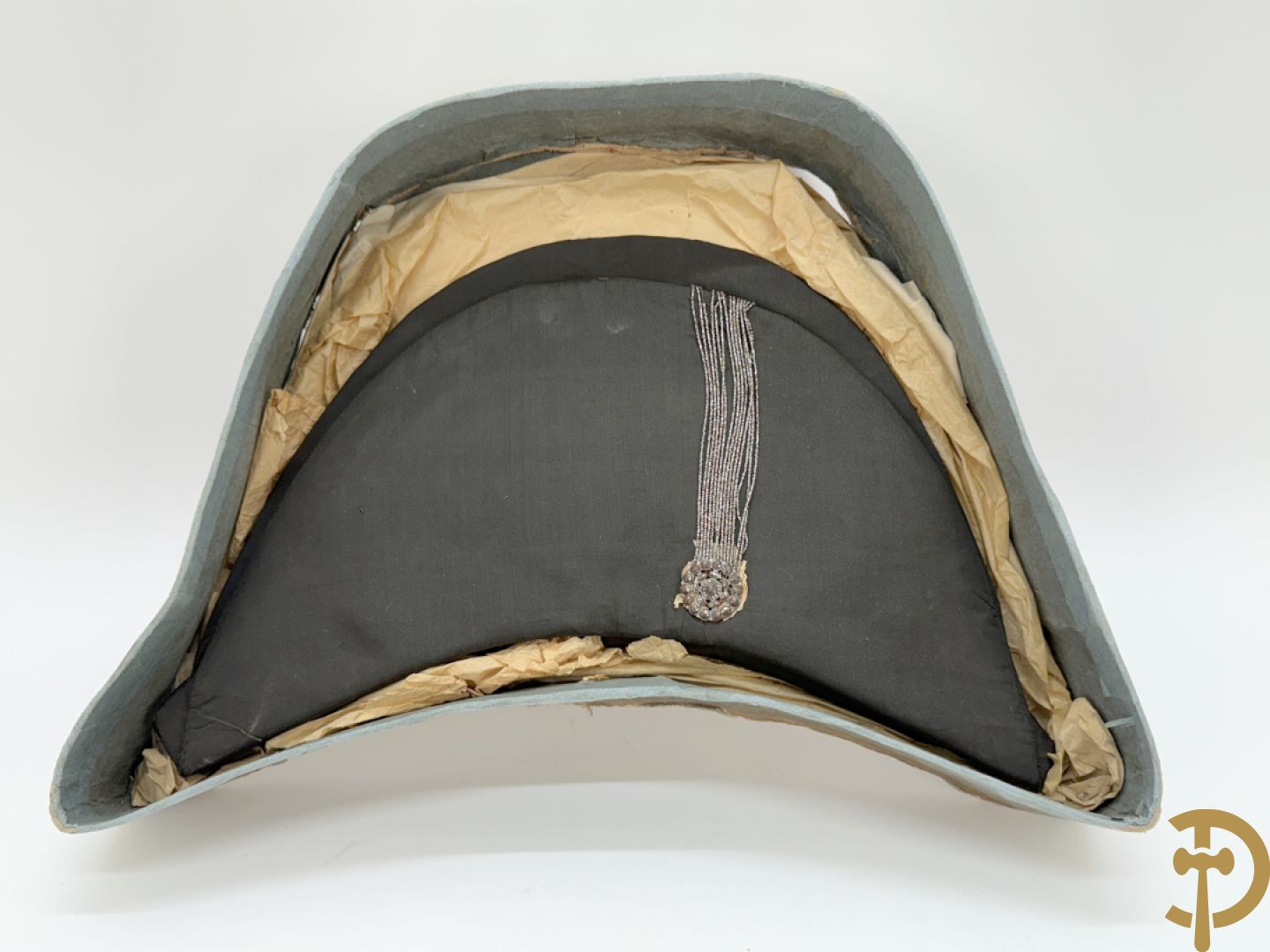 Oude Engelse plooibare steek voor hoed in doos