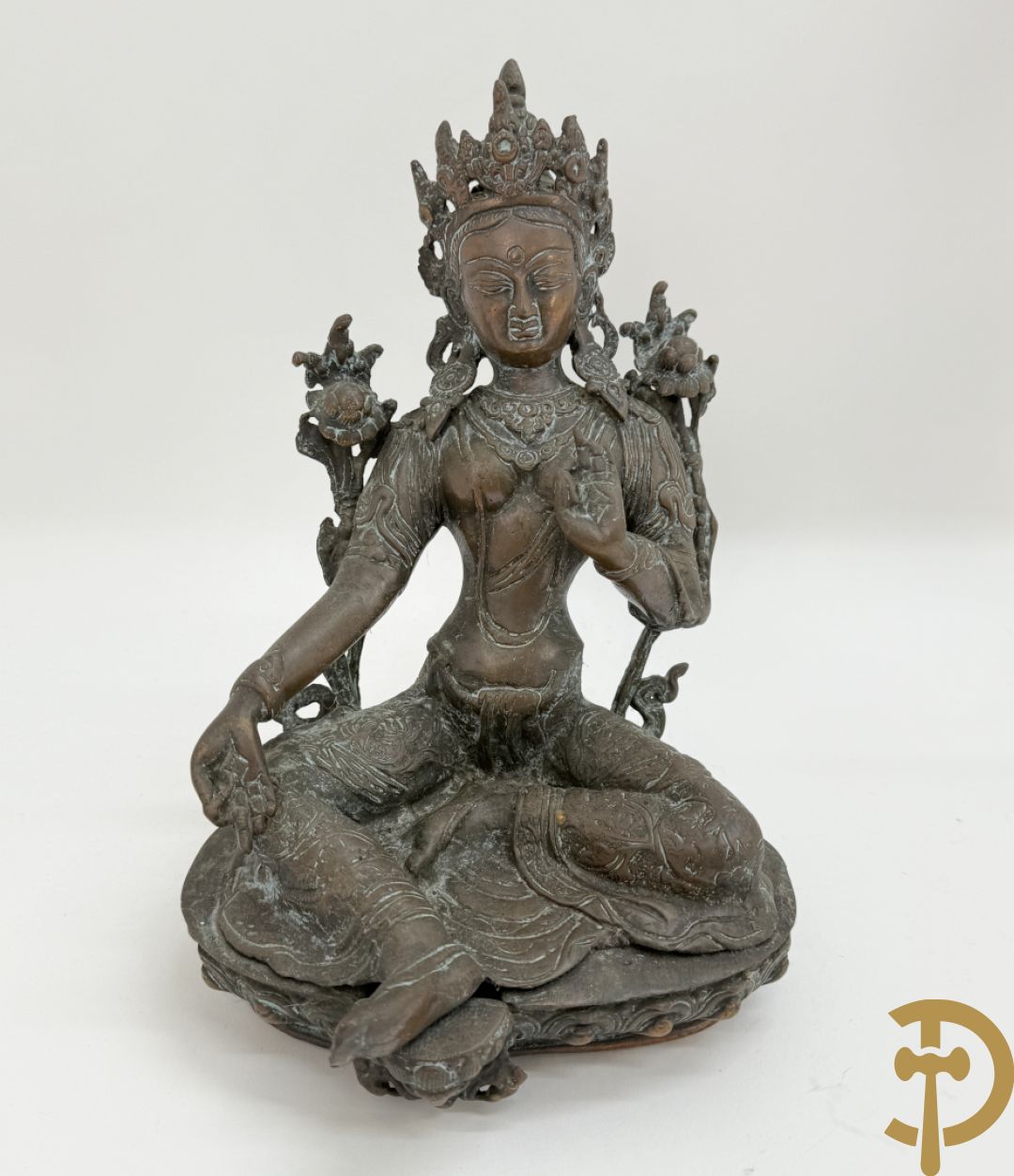 Bronzen dansende shiva + zittende bronzen boedhistische figuur + zittende boedhistische man met mand in zamak + bronzen boedhistisch boedhahoofd + bronzen shiva met 4 armen