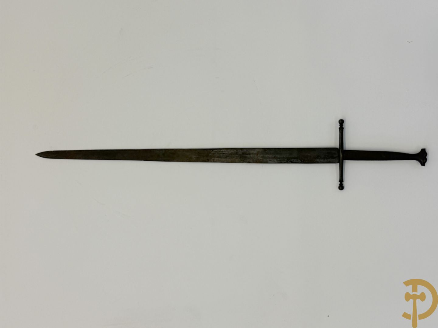 Ijzeren gesmeed zwaard