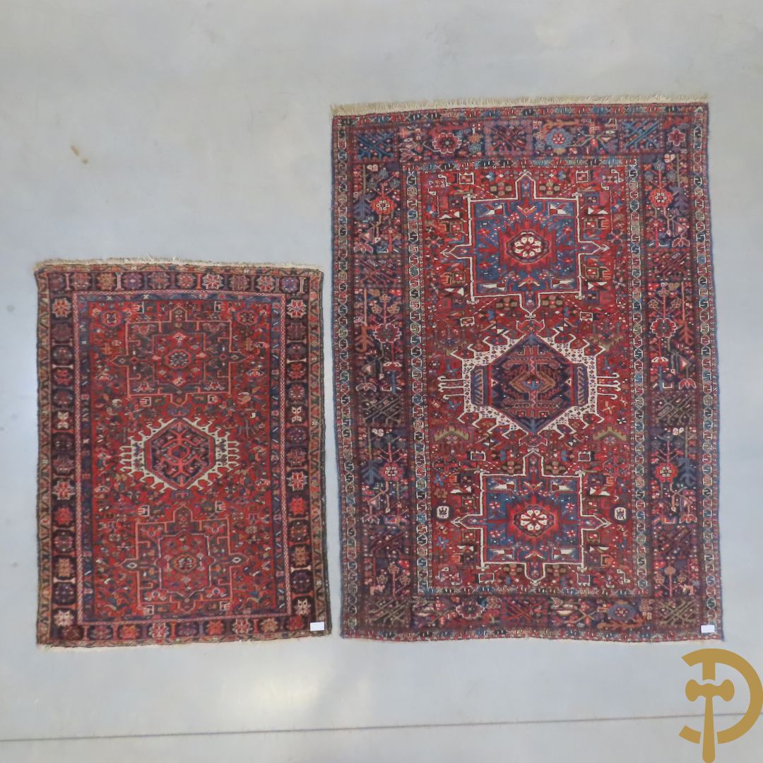 Twee oosterse handgeknoopte tapijten Heriz