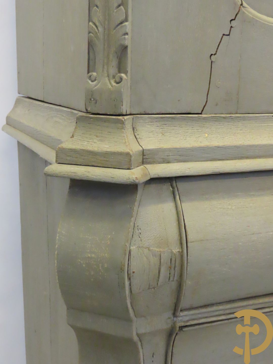 Hollands eiken beschilderd kabinet met 2 deuren bovenaan en 3 lades onderaan