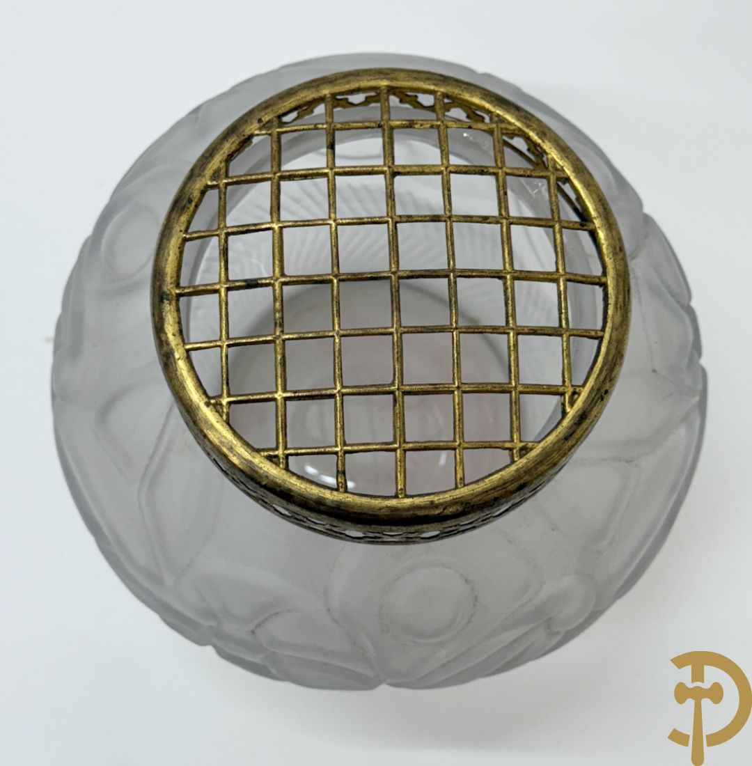 Geperste glazen Art deco vaas, Scailmont H.H. gemerkt  (Henri Heemkerk) + pique fleur in geperst glas met bloemenmotieven Scailmont gemerkt