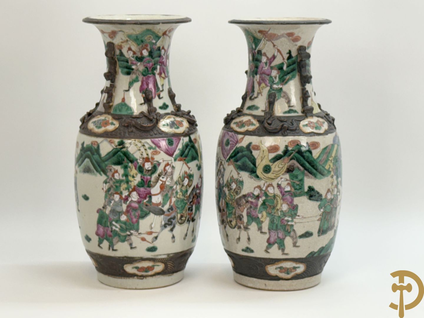 Twee Nankinvazen met geanimeerd krijgerdecor