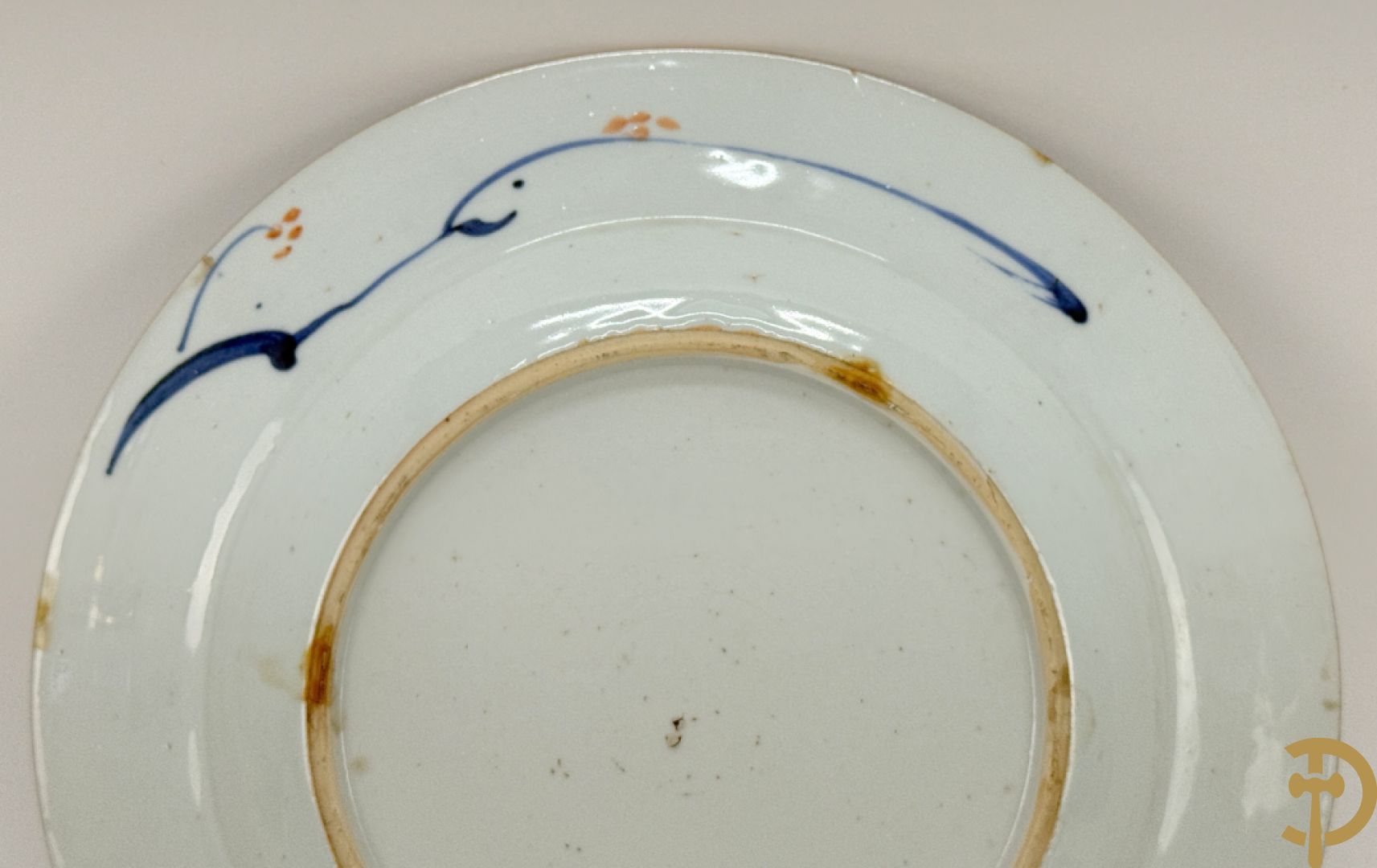 Twee Chinese porseleinen Imari bordjes, Kangxi + porseleinen bord met vogel- en bloemendecor Qian Long